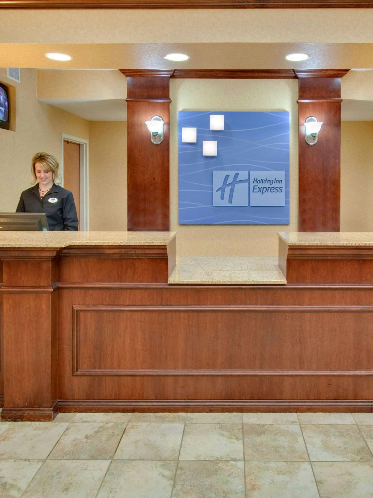 Hotel Holiday Inn Express Hotel & Suites Bismarck photo 5