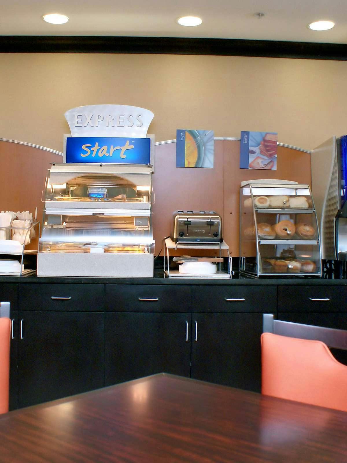 Hotel Holiday Inn Express & Suites Tulsa South Bixby photo 4