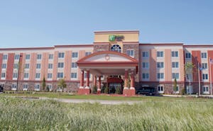 Holiday Inn Express & Suites Tulsa South Bixby