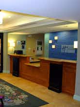 Hotel Holiday Inn Express Hotel & Suites Bluffton photo 5