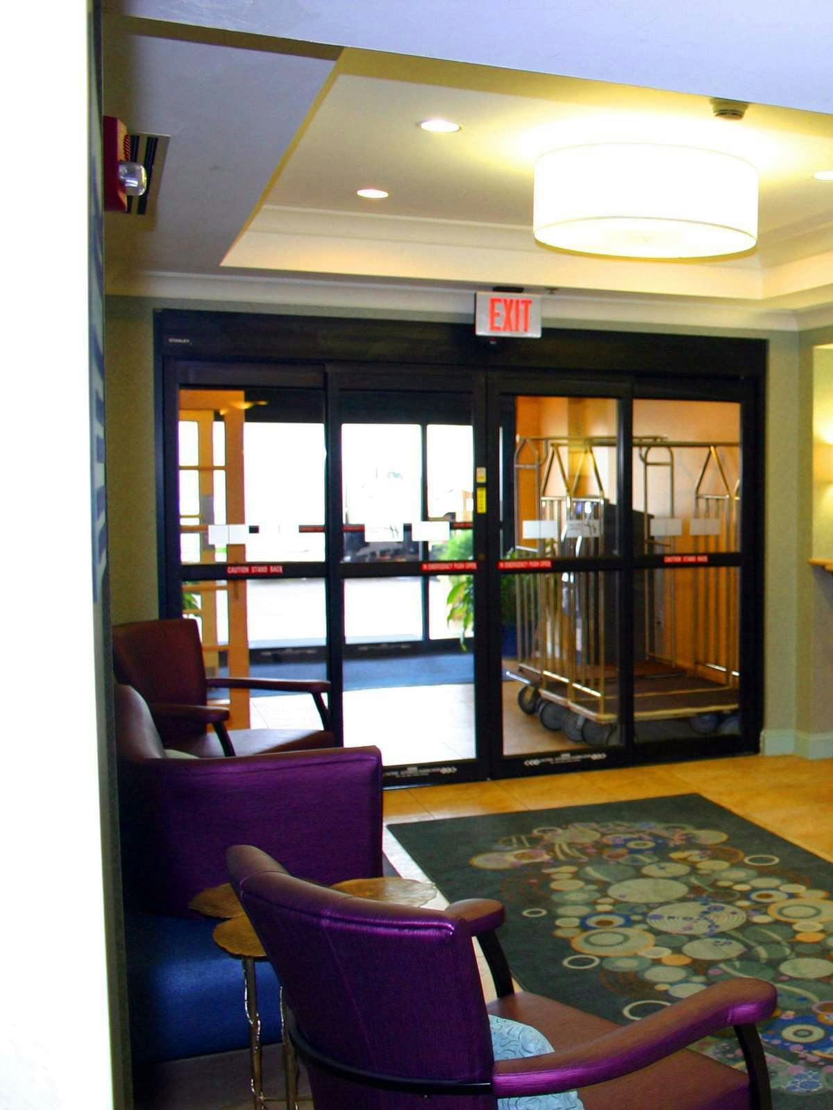 Hotel Holiday Inn Express Hotel & Suites Bluffton photo 4