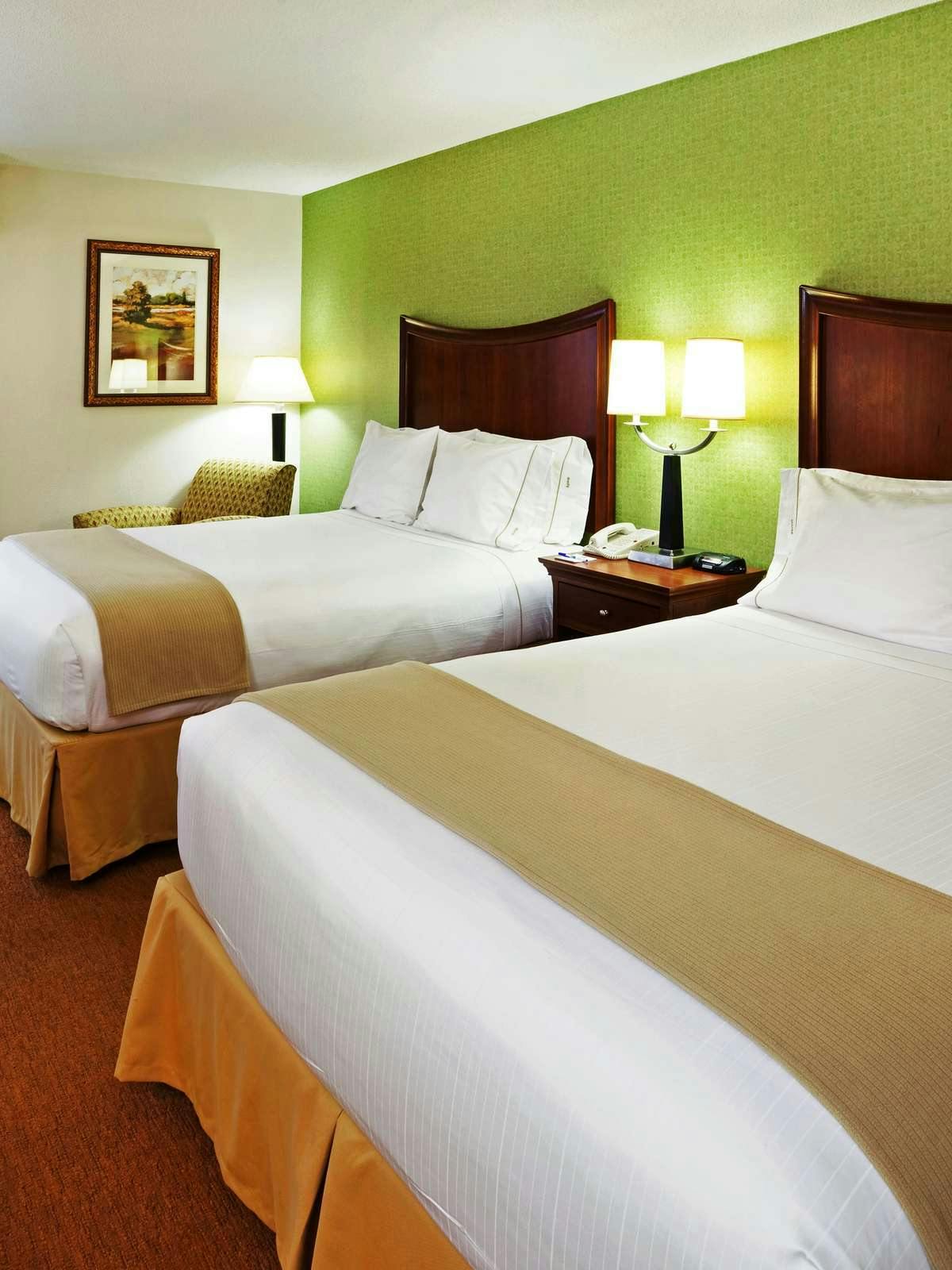Hotel Holiday Inn Express Hotel & Suites Biltmore photo 1