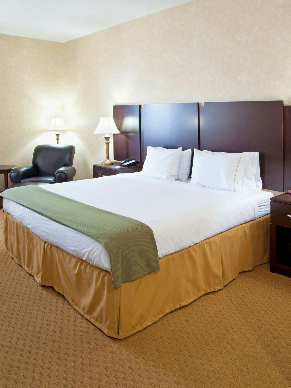 Hotel Holiday Inn Express Prince Frederick photo 1