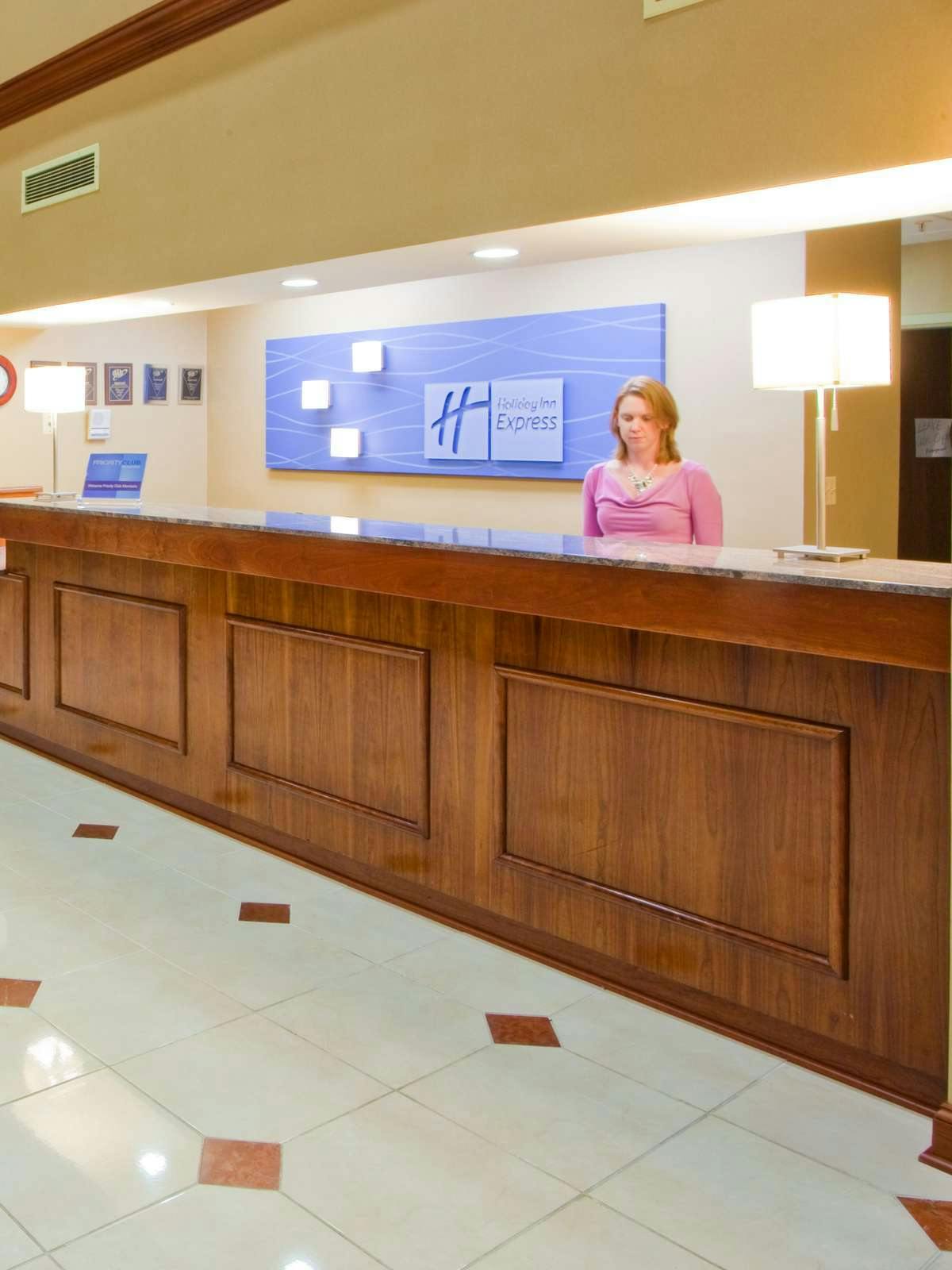 Hotel Holiday Inn Express Prince Frederick photo 4