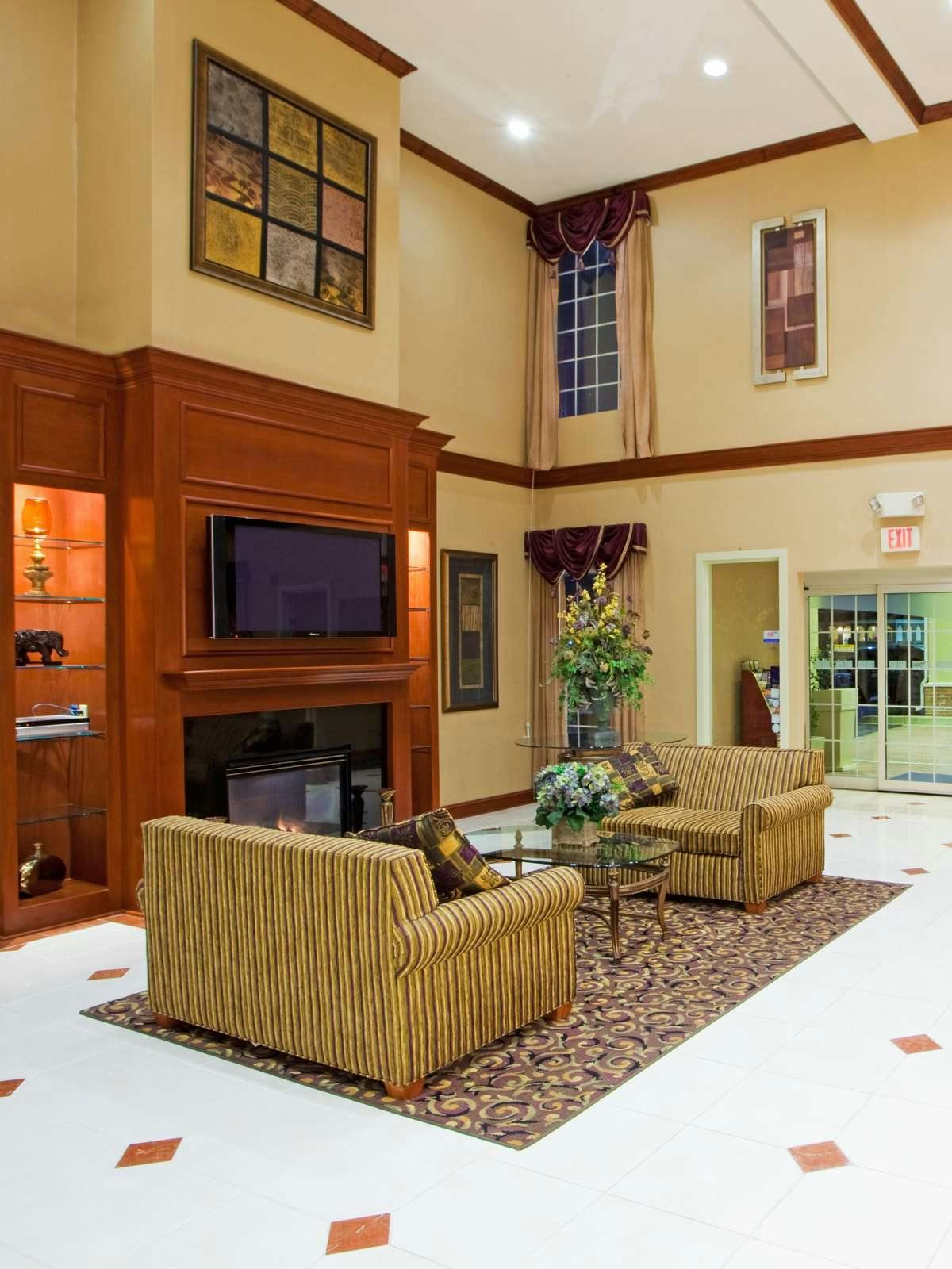 Hotel Holiday Inn Express Prince Frederick photo 3