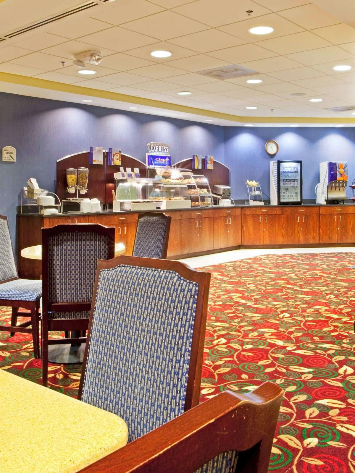 Hotel Holiday Inn Express Richmond Airport photo 5
