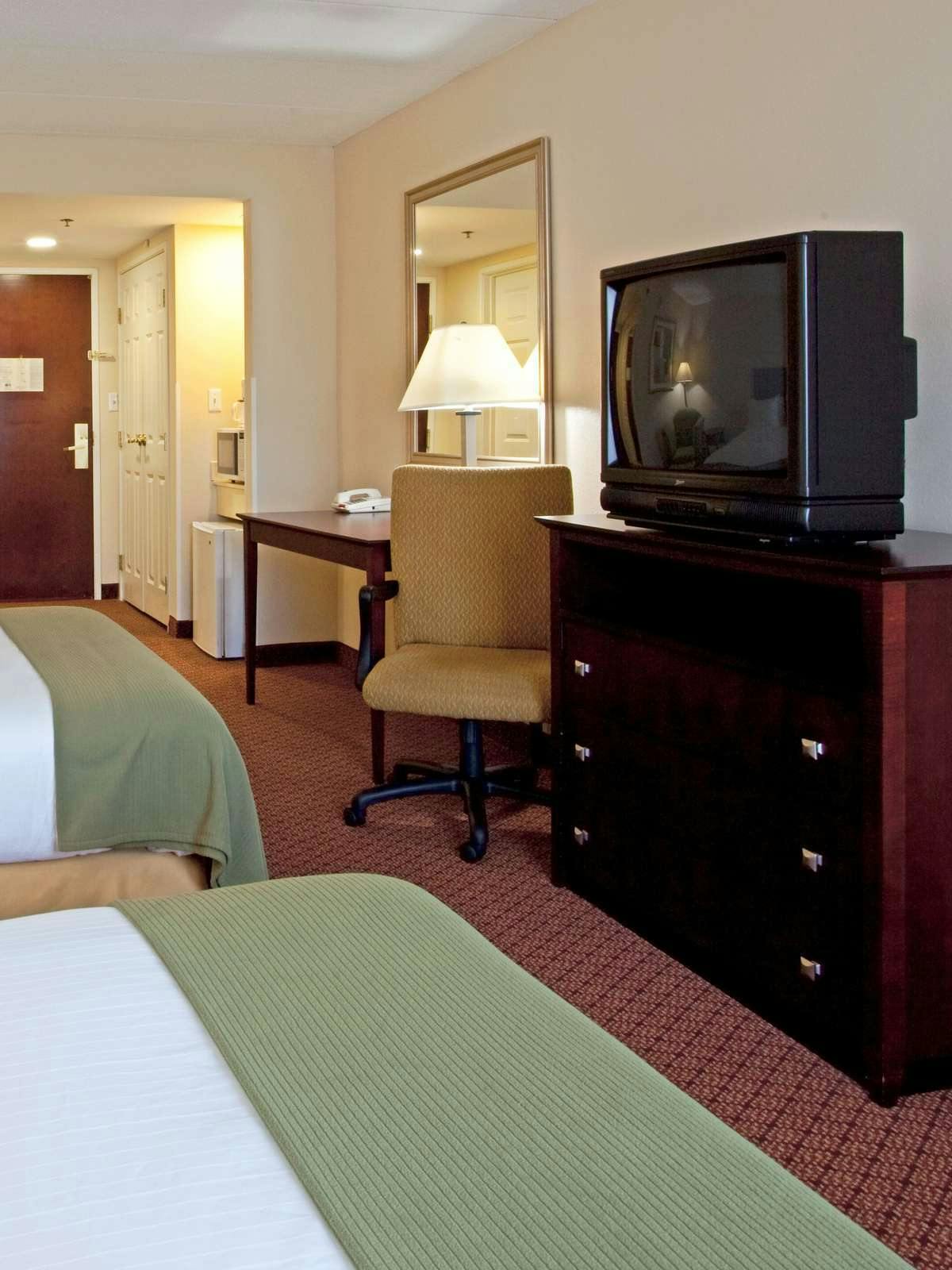 Hotel Holiday Inn Express Richmond Airport photo 2