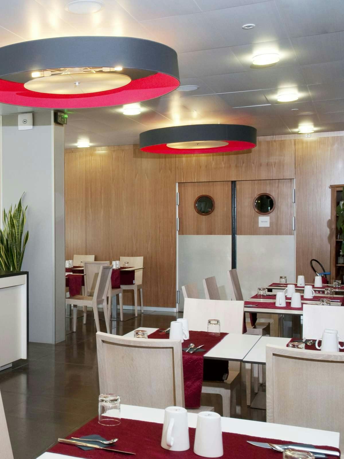 Hotel Holiday Inn Express Saint Nazaire photo 4