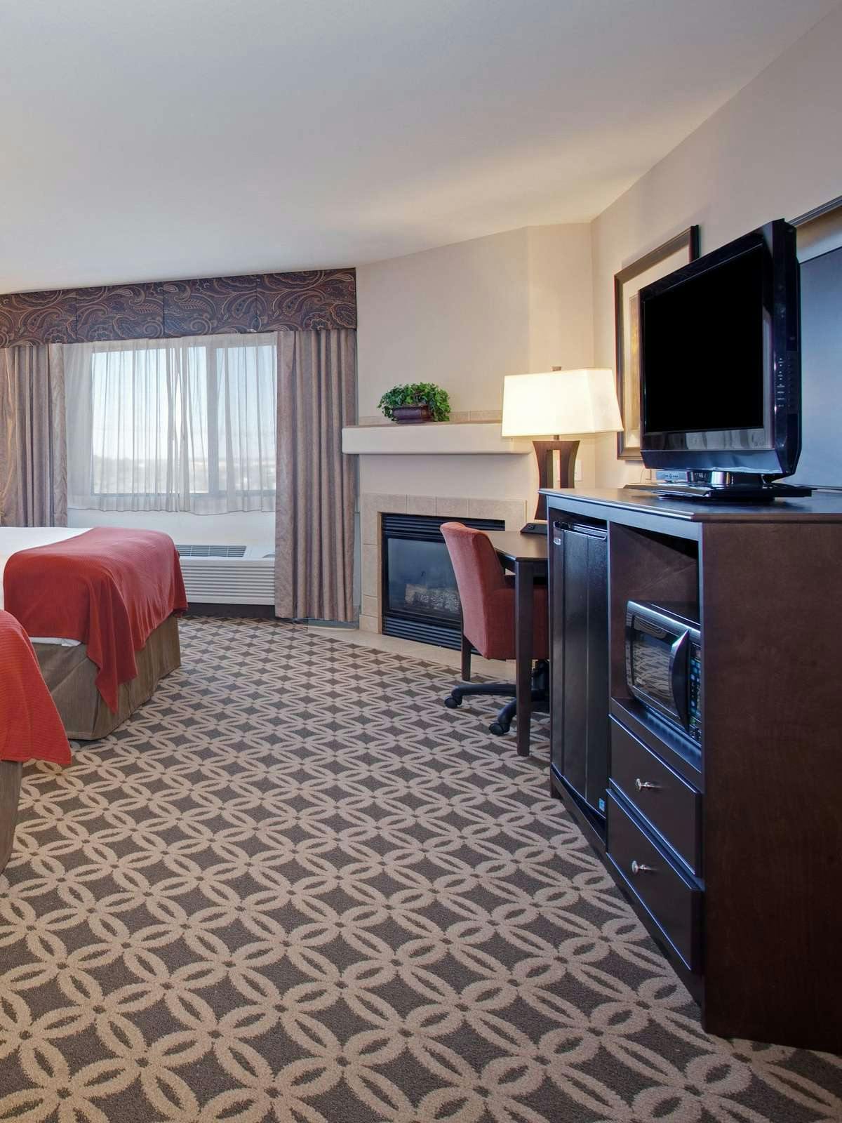 Hotel Holiday Inn Express Show Low photo 2