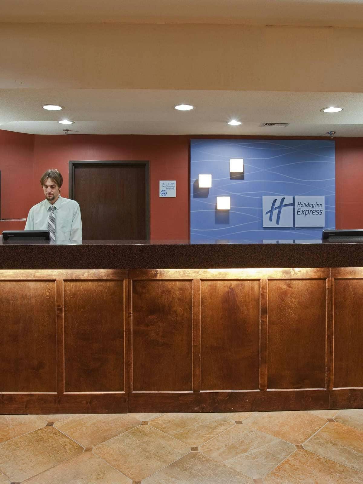 Hotel Holiday Inn Express Show Low photo 5
