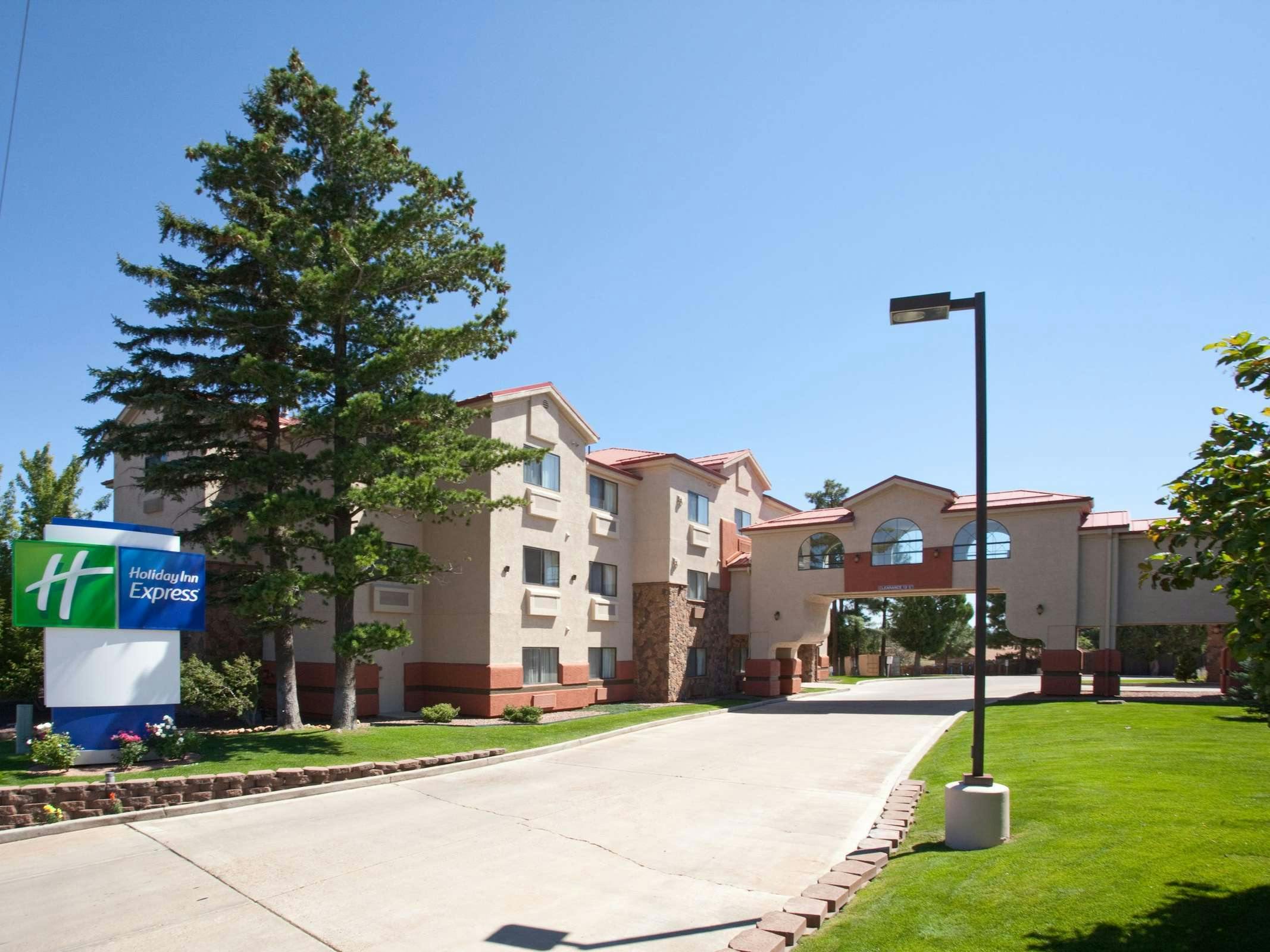 Holiday Inn Express Show Low