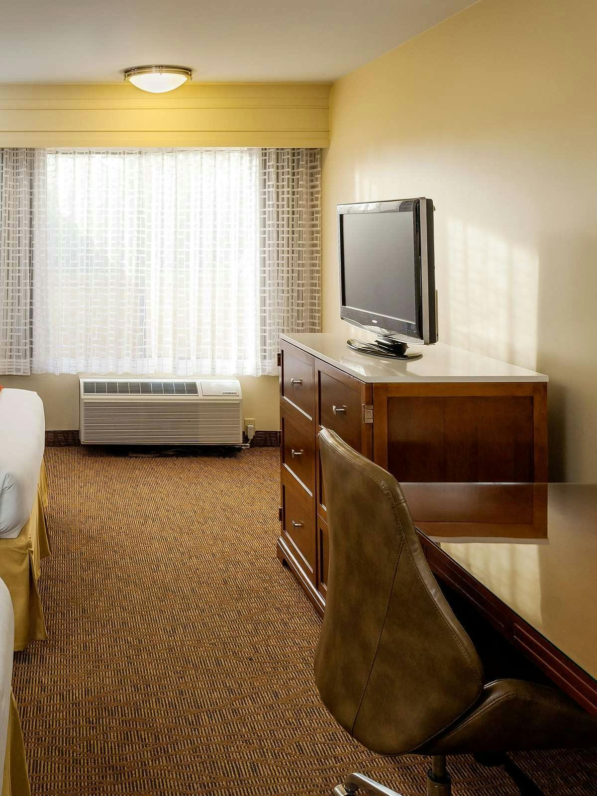 Hotel Holiday Inn Express Simi Valley photo 2