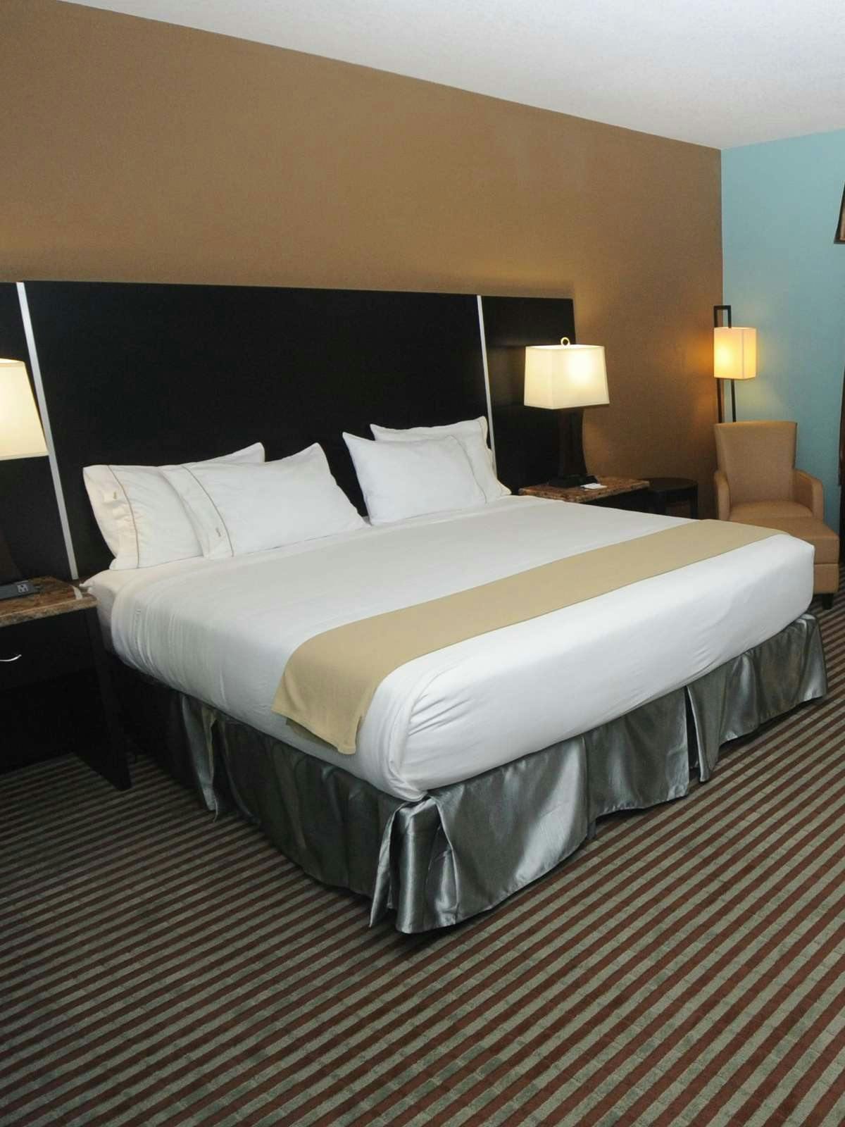 Hotel Holiday Inn Express Somerset photo 1