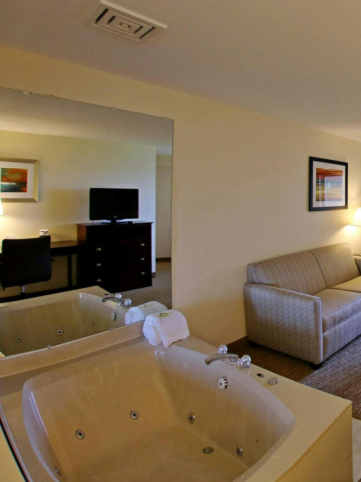 Hotel Holiday Inn Express St. Ignace Lake Front photo 5
