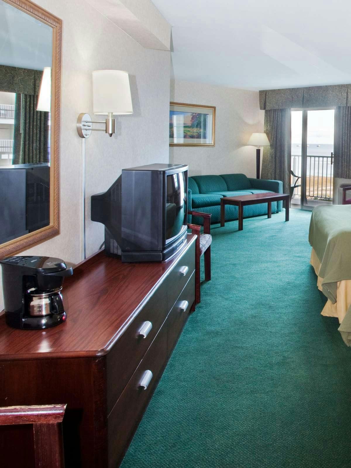 Hotel Holiday Inn Express St. Ignace Lake Front photo 2