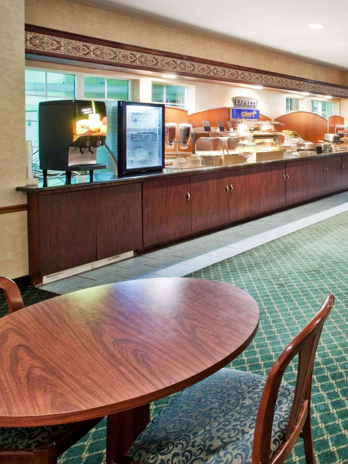 Hotel Holiday Inn Express St. Ignace Lake Front photo 4