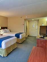 Hotel Holiday Inn Express State College Williamsburg Square photo 2