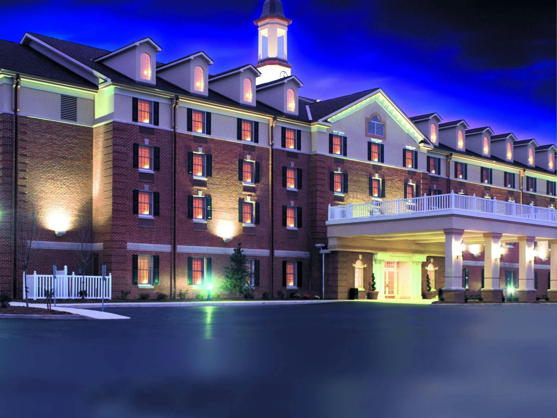 Holiday Inn Express State College Williamsburg Square