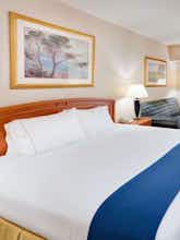 Hotel Holiday Inn Express Southington photo 1