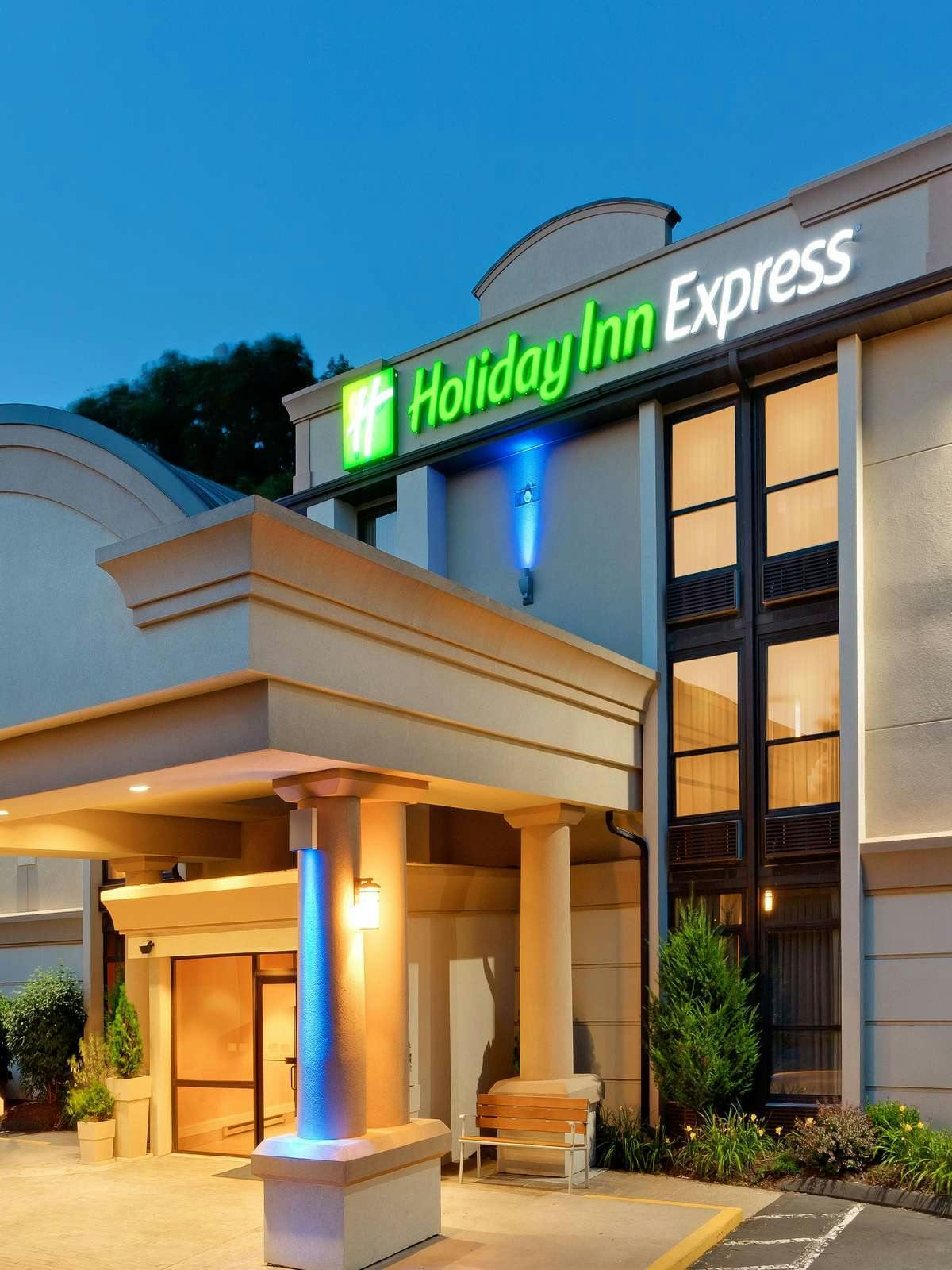 Hotel Holiday Inn Express Southington photo 5