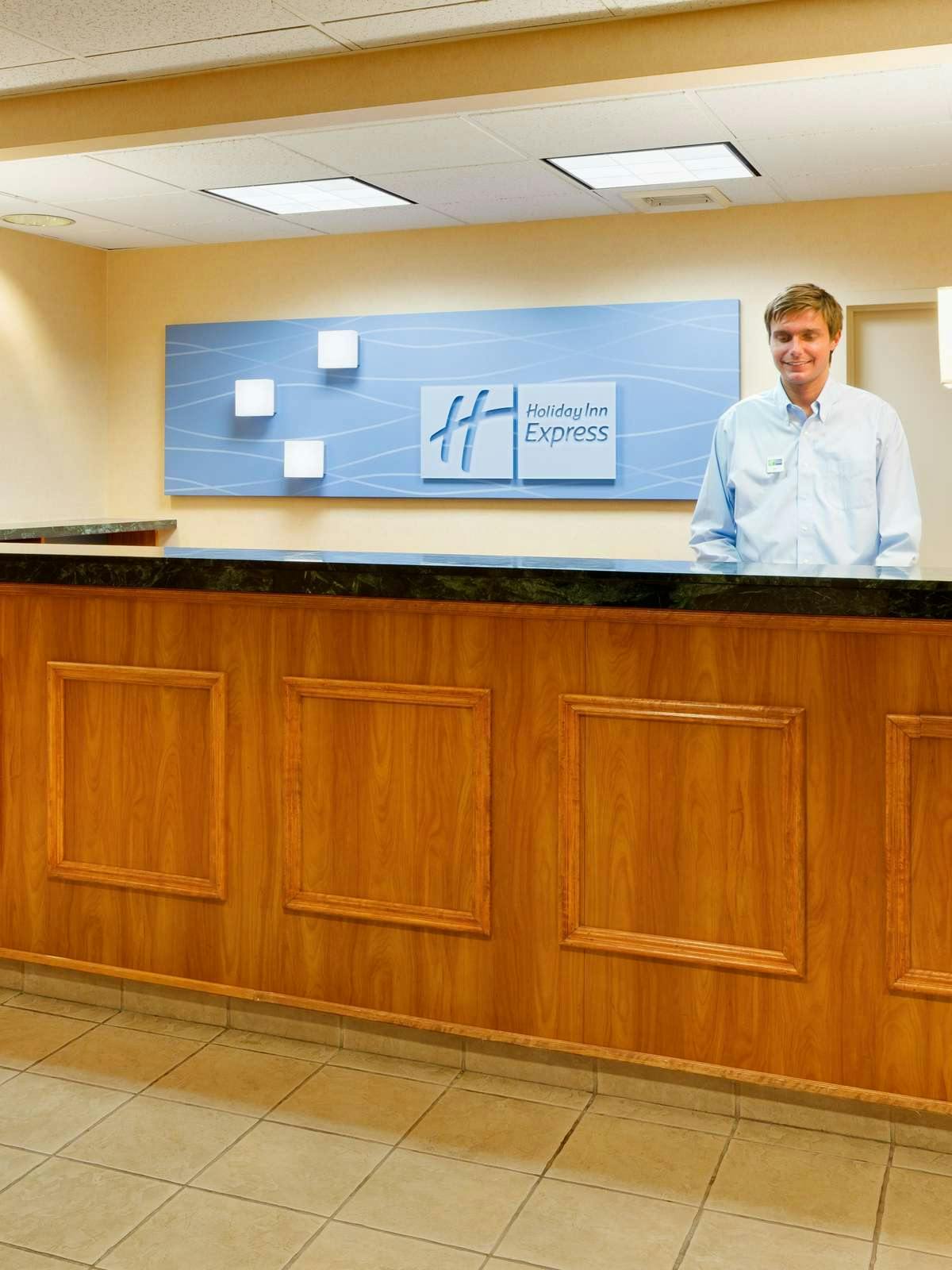 Hotel Holiday Inn Express Southington photo 3