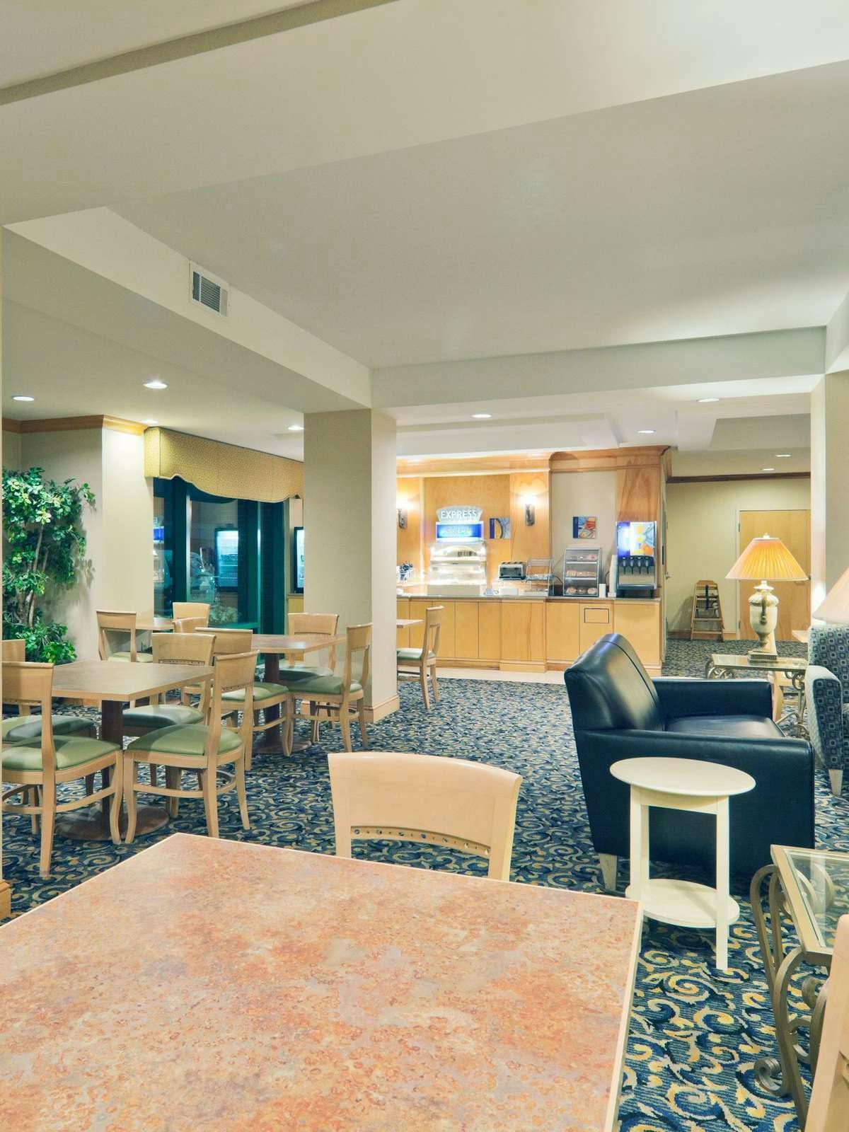 Hotel Holiday Inn Express Southwind photo 4