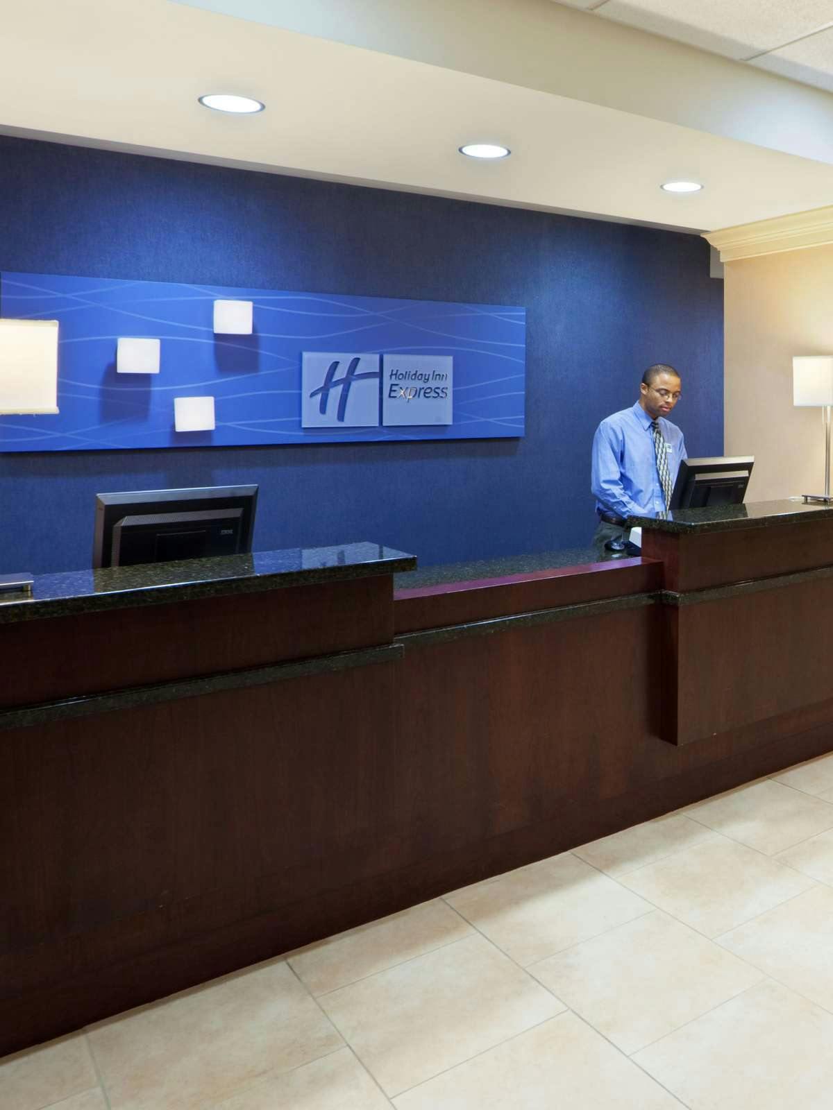 Hotel Holiday Inn Express Springfield photo 3
