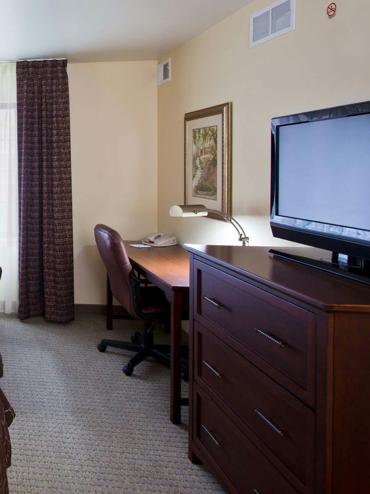 Hotel Staybridge Suites Okemos photo 2