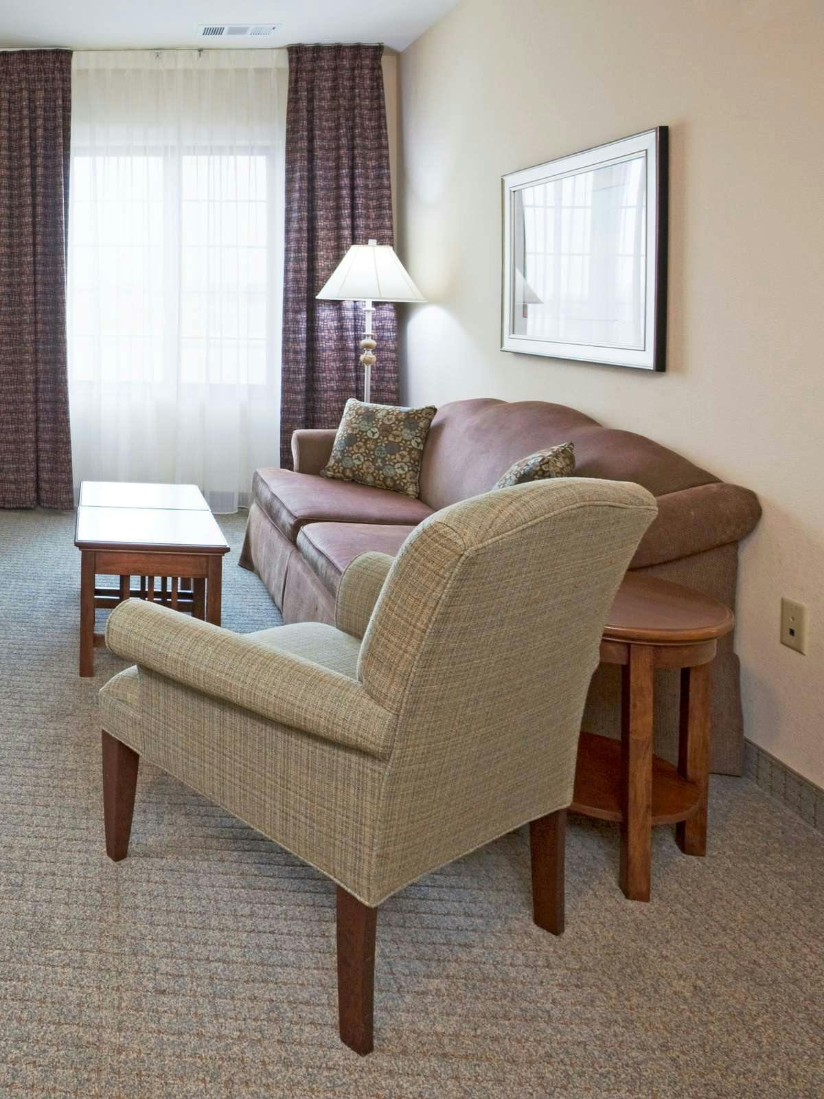 Hotel Staybridge Suites Oconomowoc photo 4