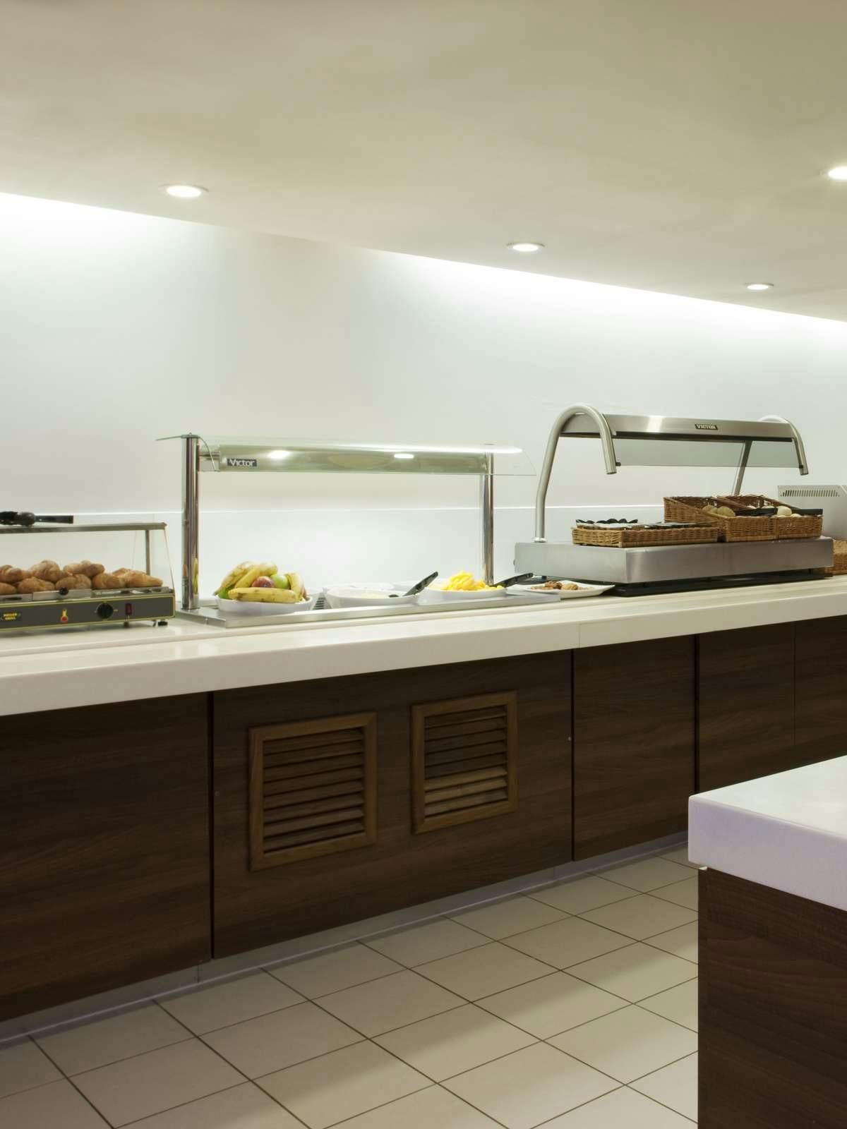 Hotel Holiday Inn Express Swindon - West M4 photo 4