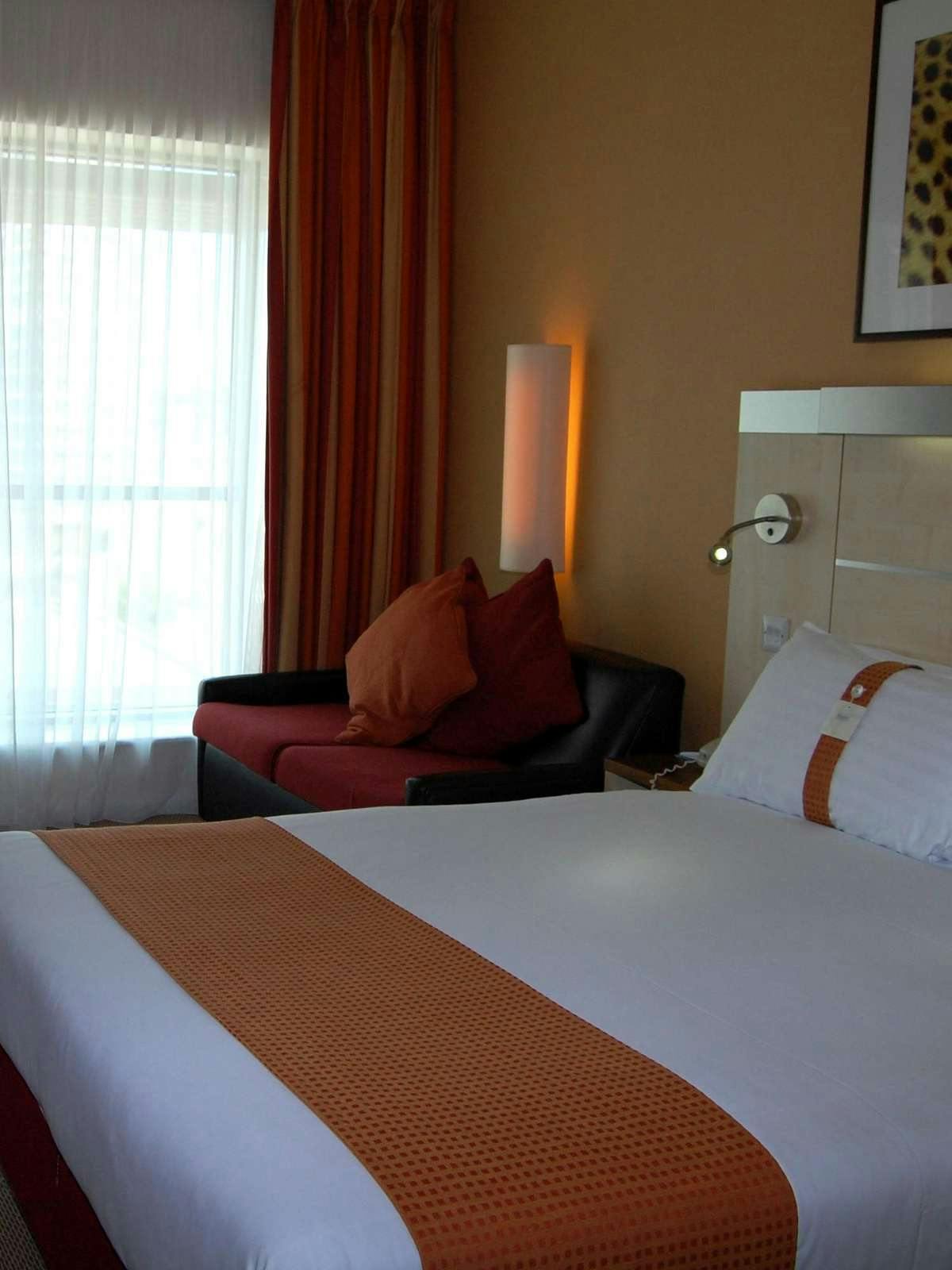 Hotel Holiday Inn Express Swindon City Centre photo 1