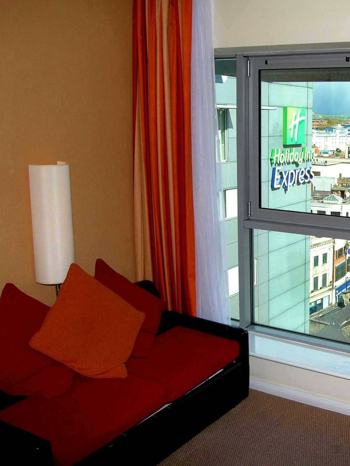 Hotel Holiday Inn Express Swindon City Centre photo 3