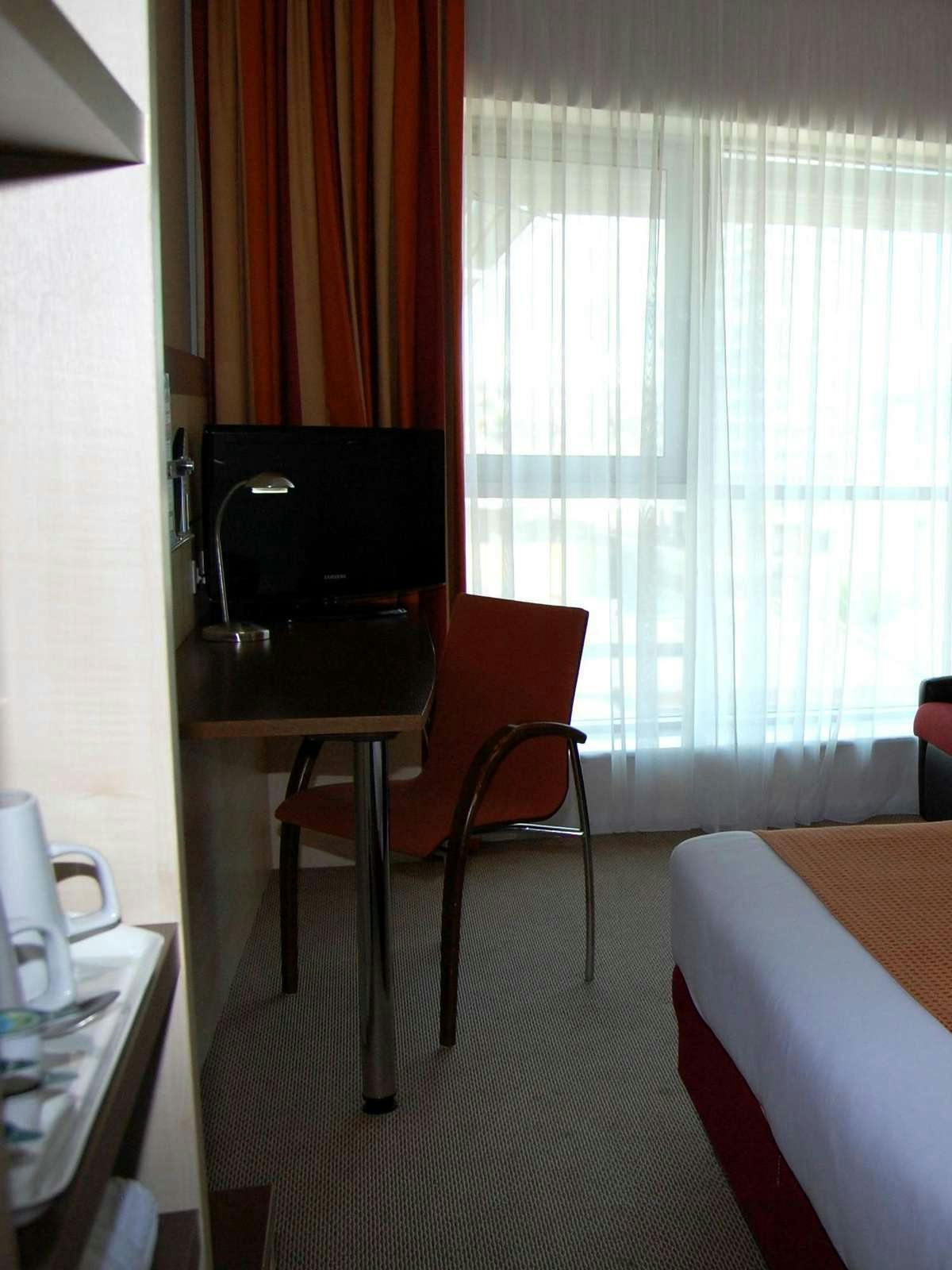 Hotel Holiday Inn Express Swindon City Centre photo 2