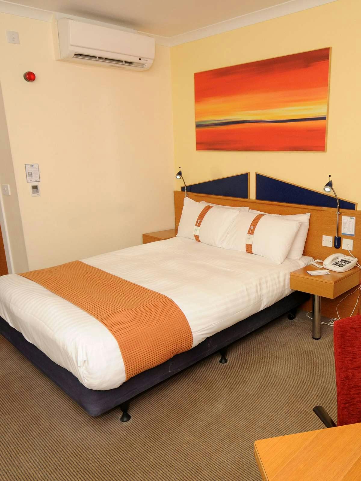 Hotel Holiday Inn Express Stirling photo 1