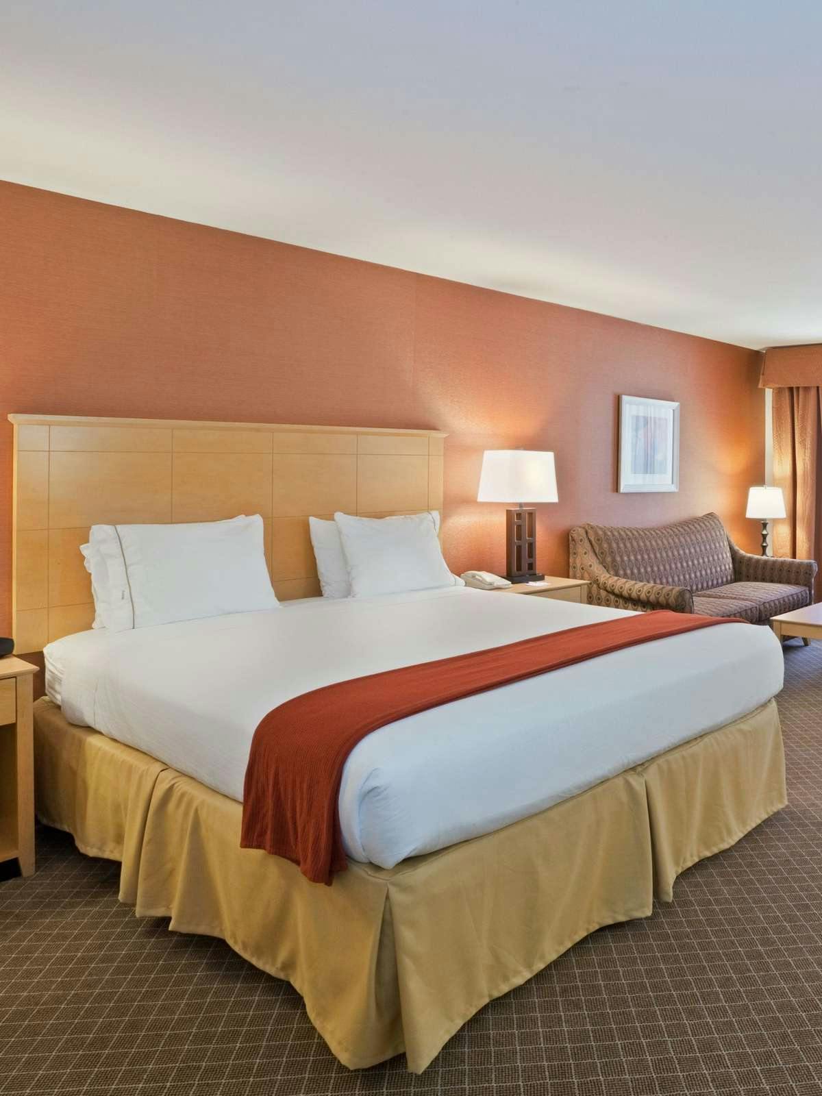 Hotel Holiday Inn Express Stockton Southeast photo 1