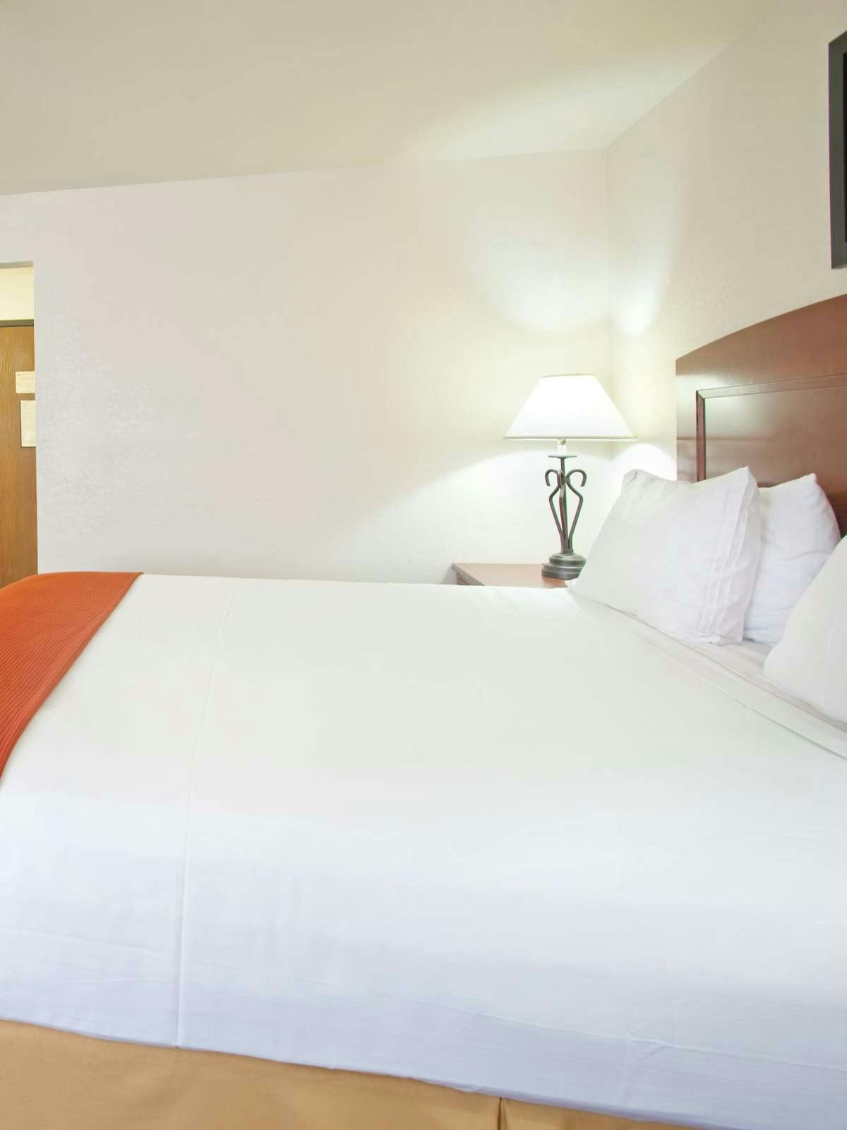 Hotel Holiday Inn Express Tucson Airport photo 1