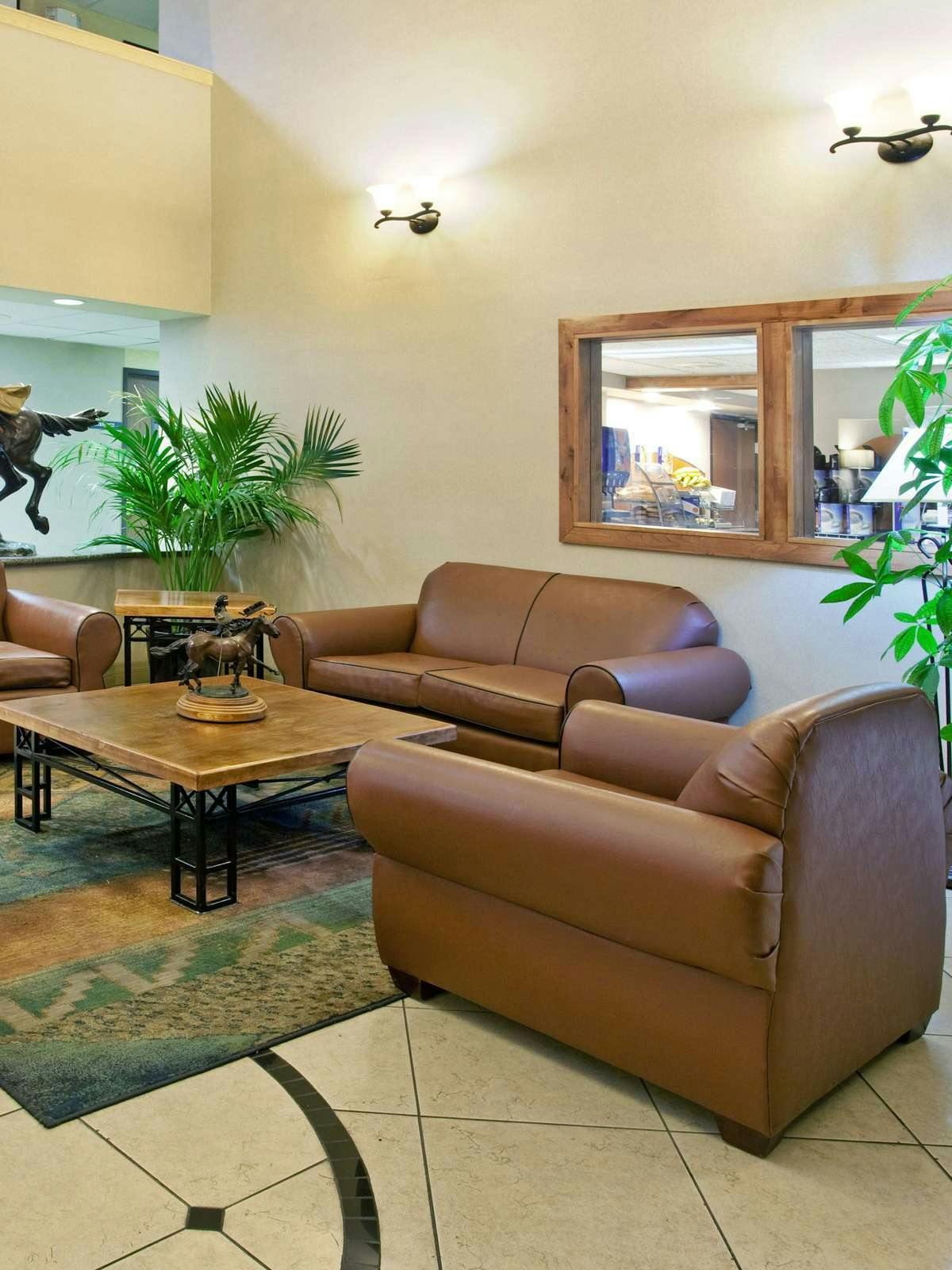 Hotel Holiday Inn Express Tucson Airport photo 3