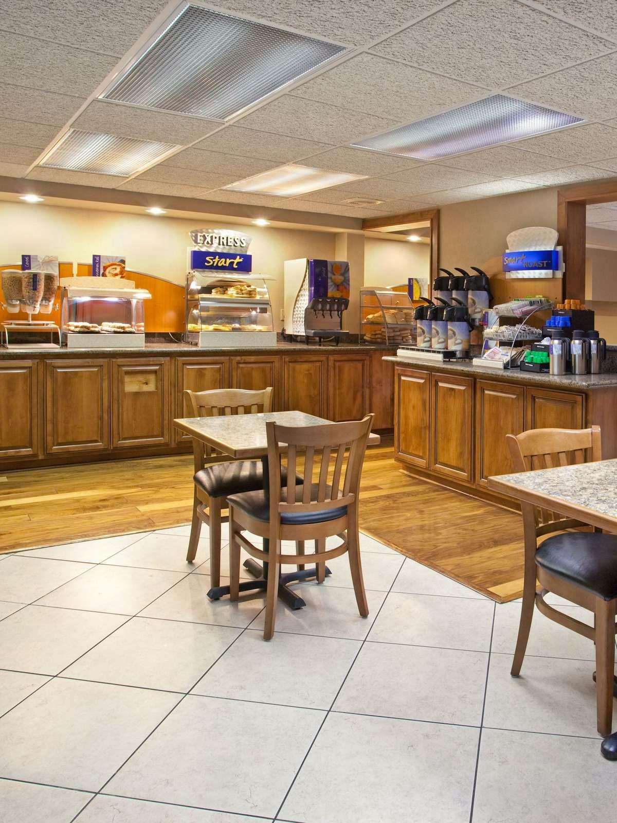 Hotel Holiday Inn Express Tucson Airport photo 5