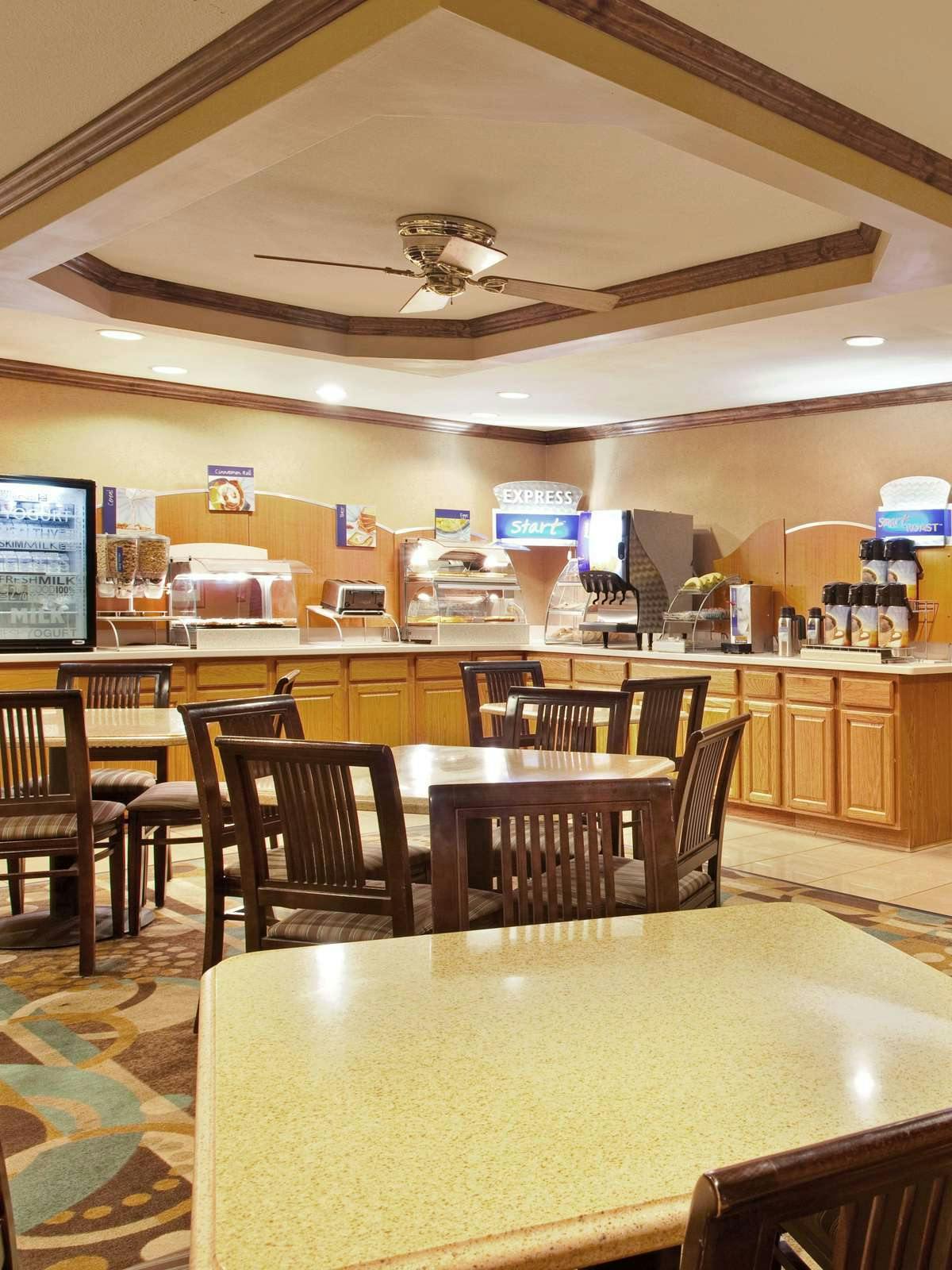 Hotel Holiday Inn Express Tuscola photo 5