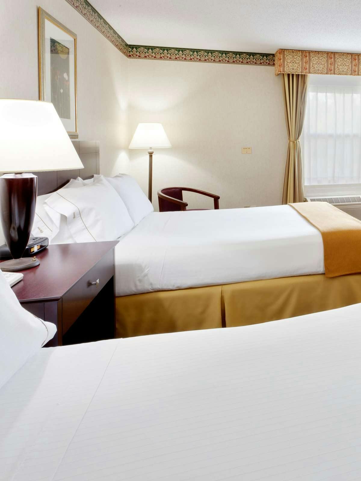 Hotel Holiday Inn Express Vernon Manchester photo 1