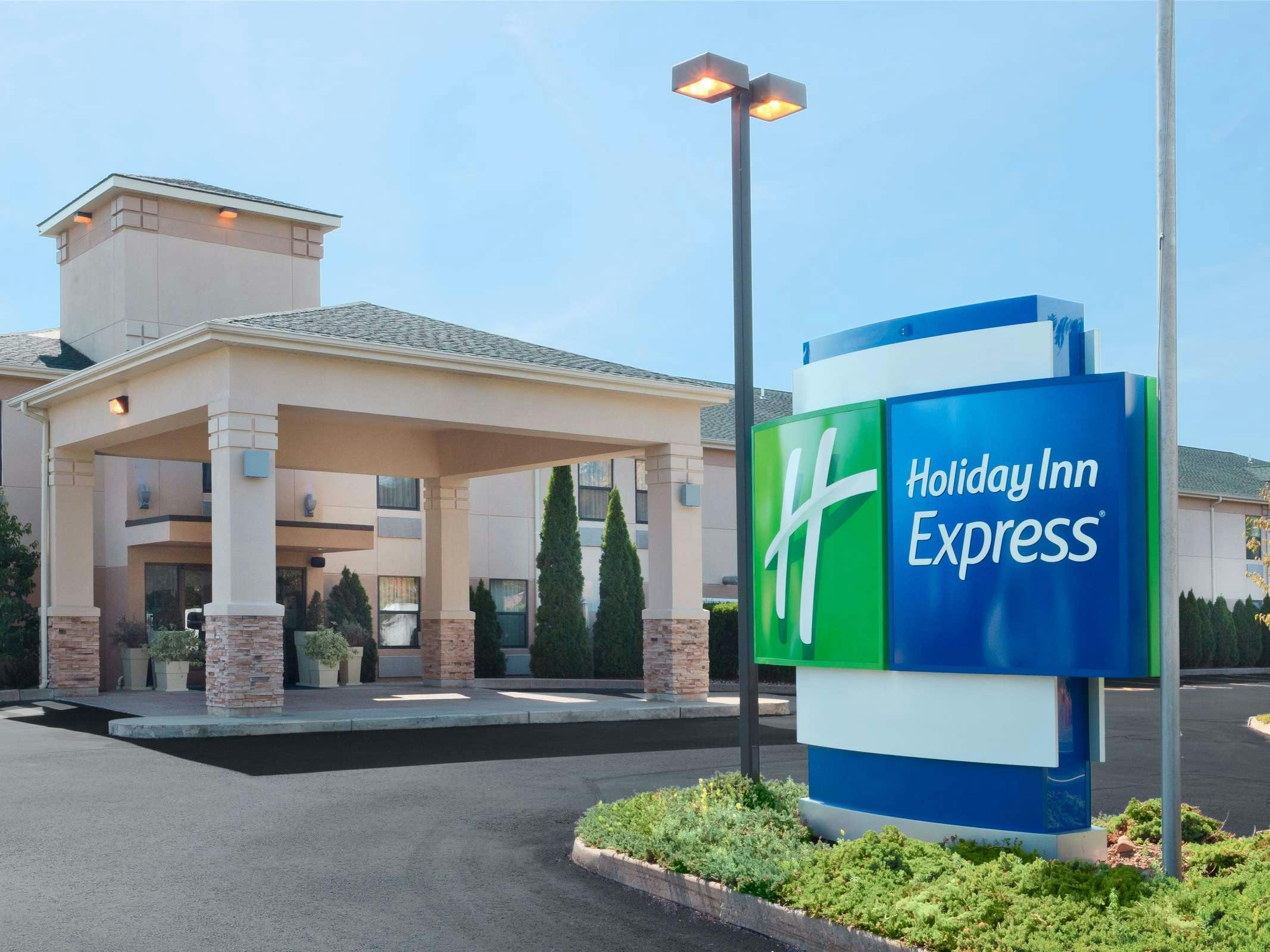 Holiday Inn Express Vernon Manchester