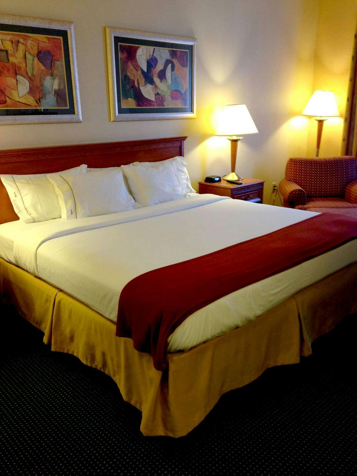 Hotel Holiday Inn Express Village West photo 1