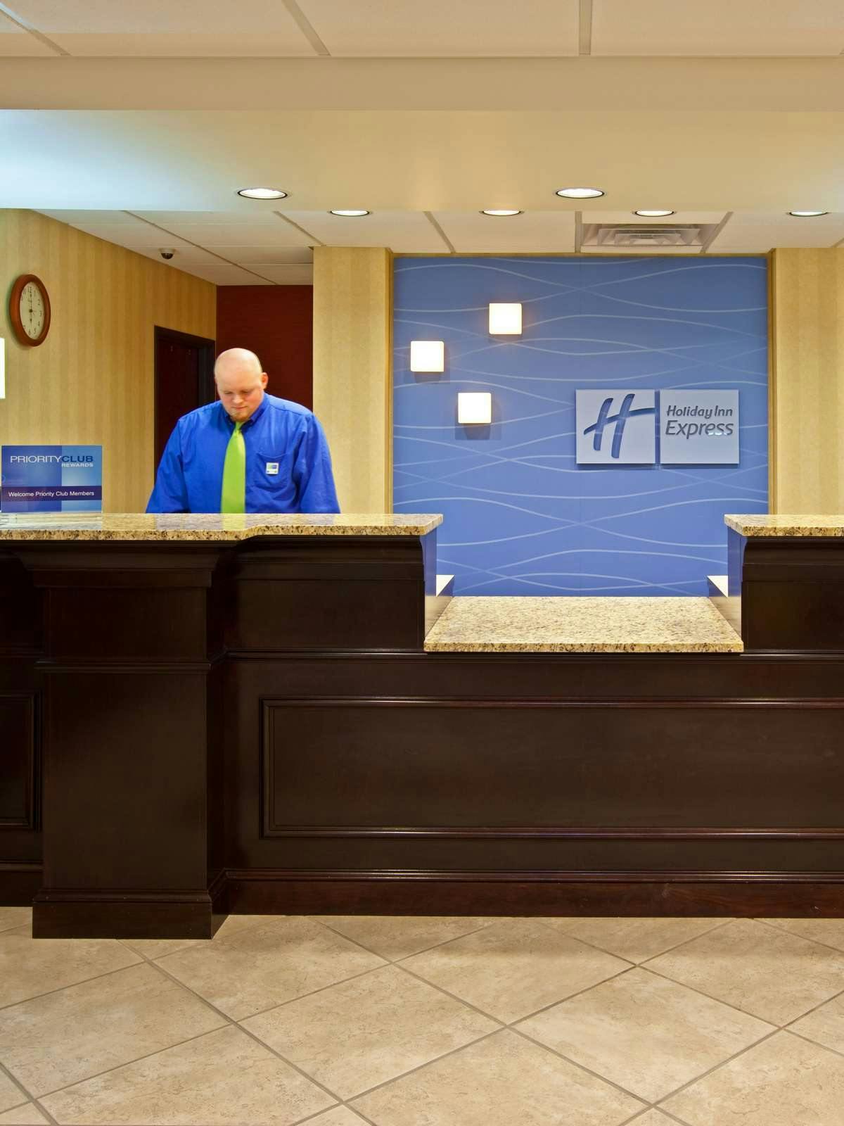 Hotel Holiday Inn Express Vincennes photo 4