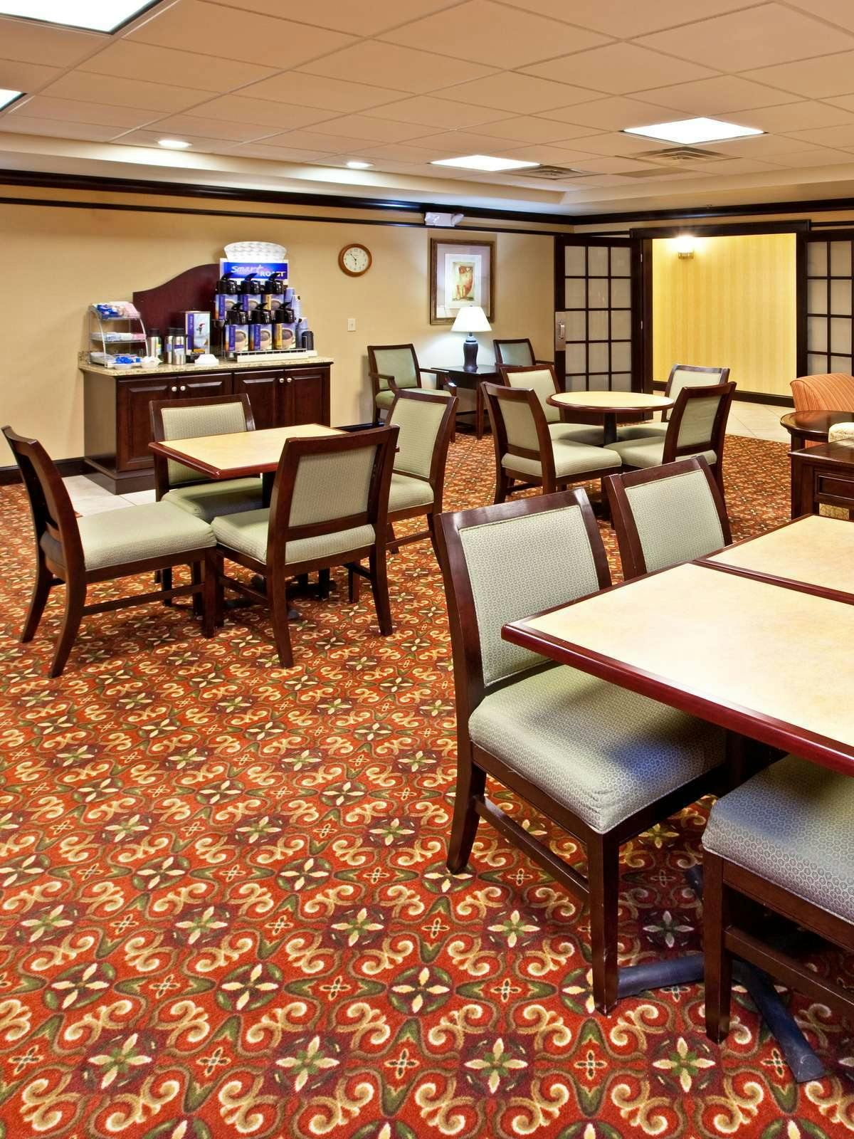 Hotel Holiday Inn Express Vincennes photo 5