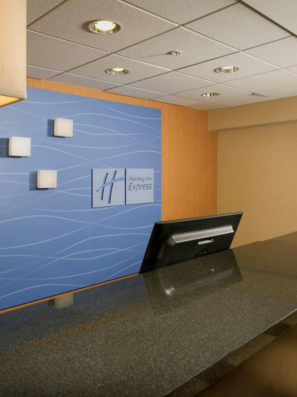 Hotel Holiday Inn Express Waldorf photo 5