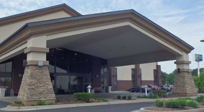 Holiday Inn Express Warren