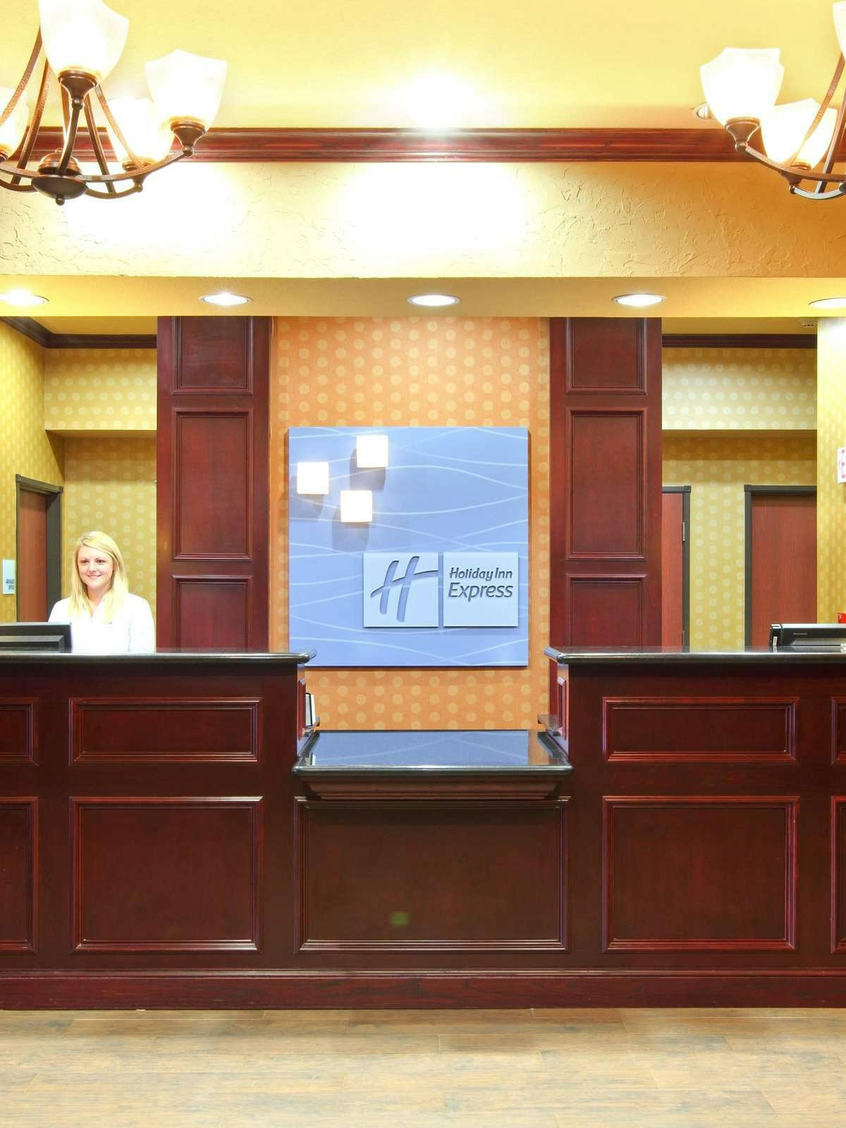 Hotel Holiday Inn Express Van Buren Fort Smith Area photo 2