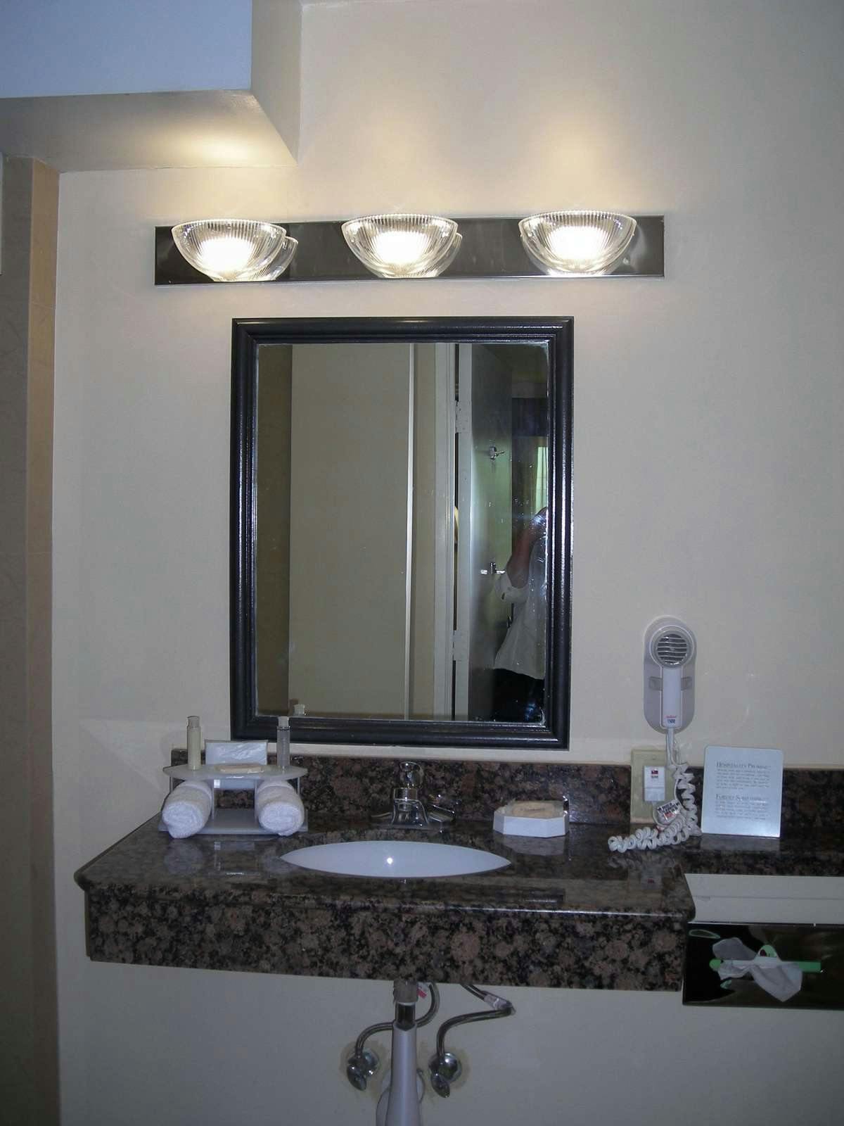 Hotel Holiday Inn Express Van Nuys photo 2