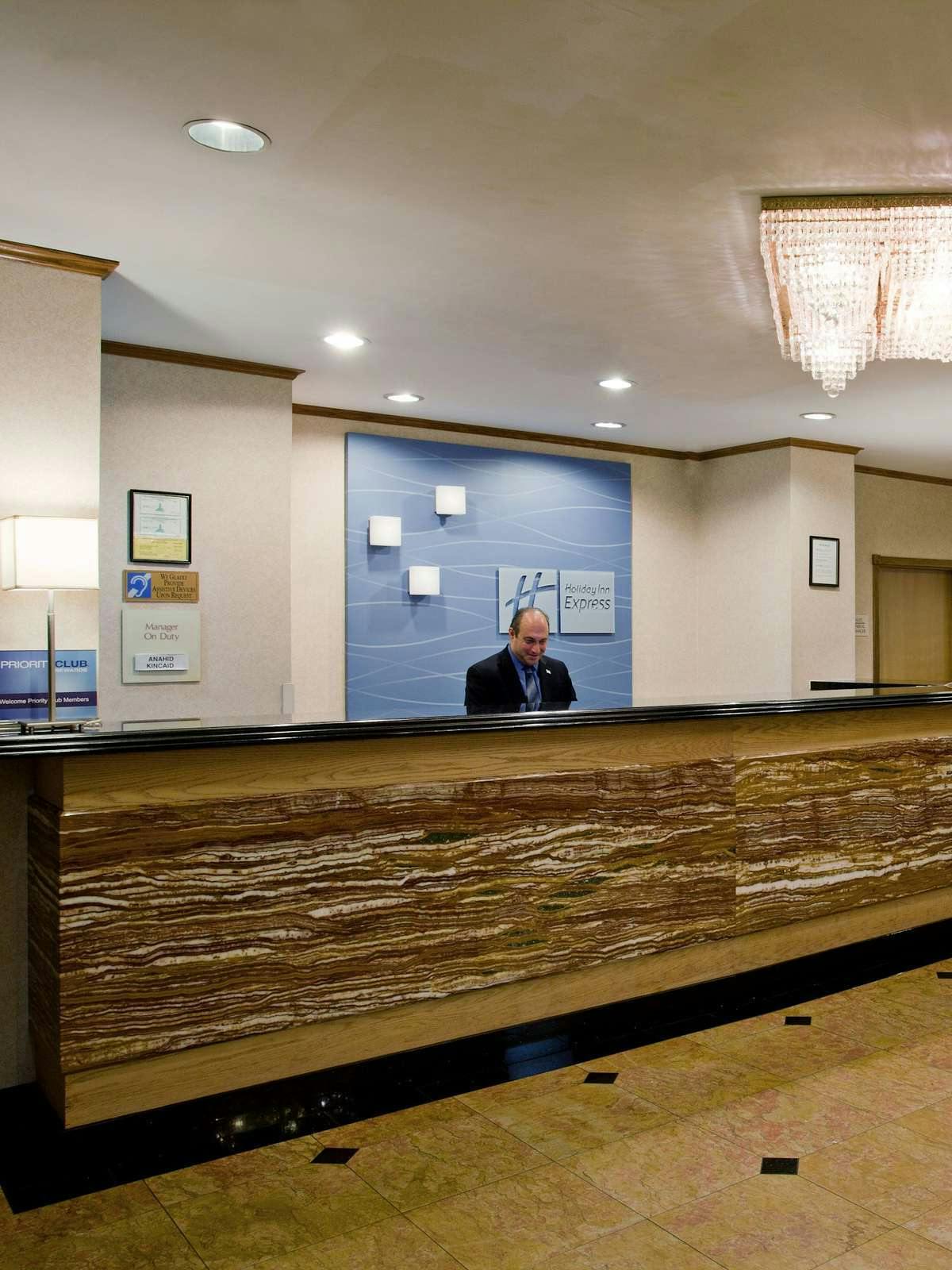 Hotel Holiday Inn Express Van Nuys photo 3