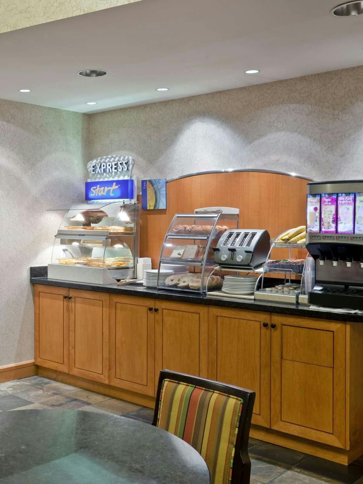 Hotel Holiday Inn Express Vancouver Airport Richmond photo 5